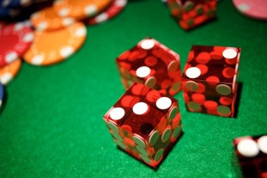 sendok88 Lightning Roulette live dealer studio showing roulette wheel, live feed, and betting interface